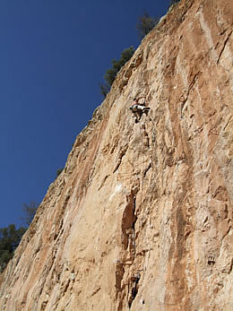 The classic Super Tiri (8a) at Cauche
